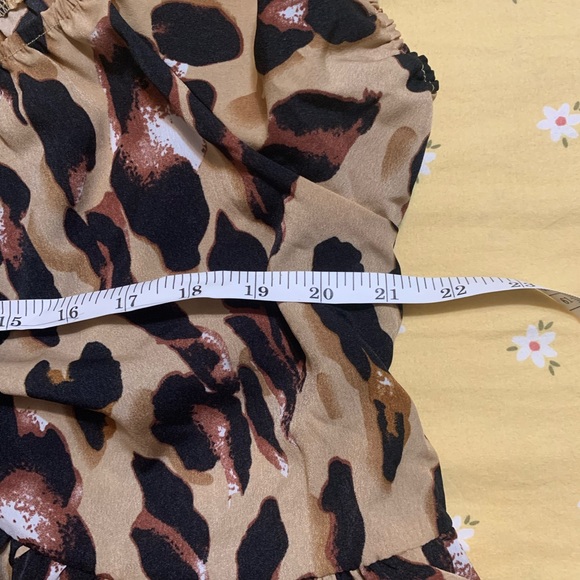 NWOT : Plus Size Cheetah Peplum Blouse - Picture 3 of 4